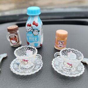 Miniature "Hello Kitty" Cappucino Set